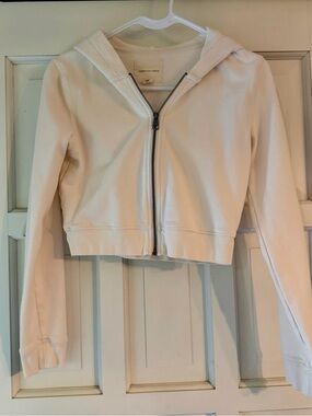 American Eagle Outfitters Off-White Cropped Zip Hoodie